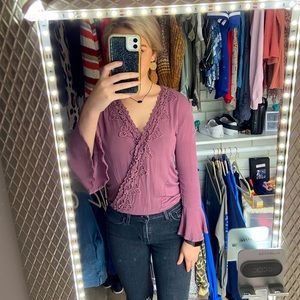 Cute shirt with flared sleeves, detailed neckline